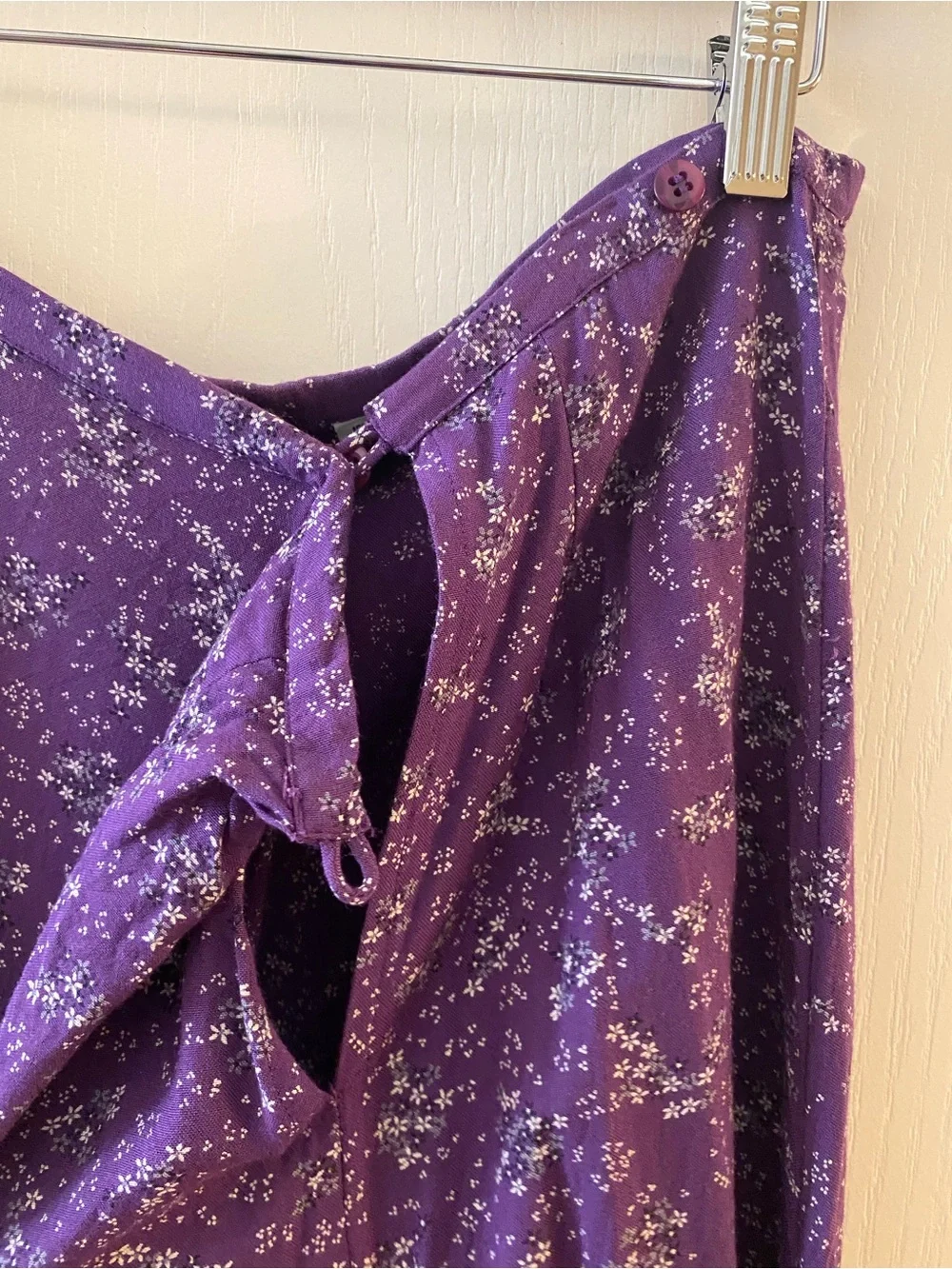 VINTAGE Women’s Floral Midi Skirt w/ Slit in Purple Floral - M